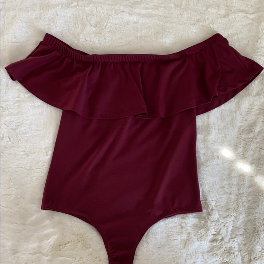 Guess shoulder top